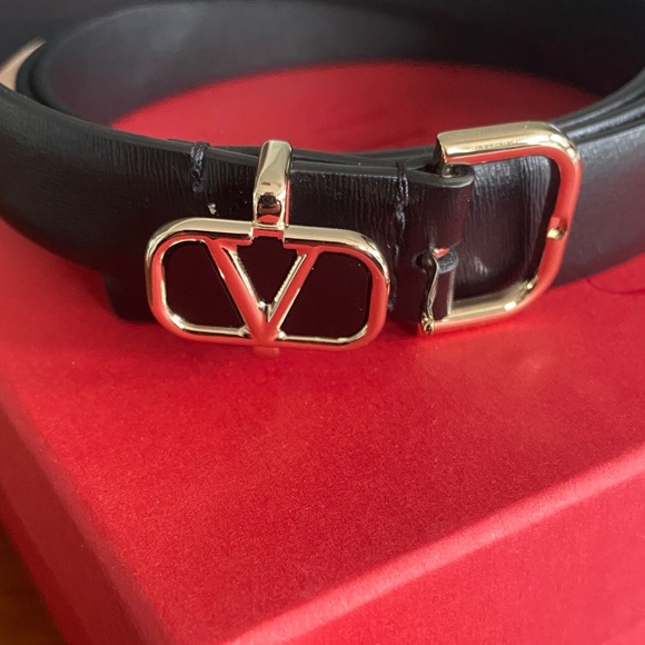 Valentino Garavani Women Black Leather Belt with Gold V Buckle Size M main image 4